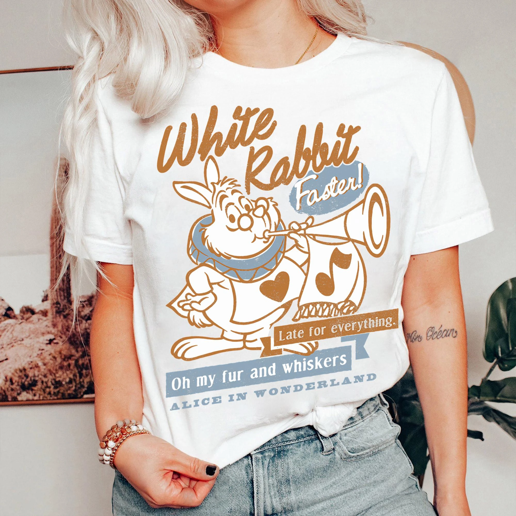 2025 Sommer Neues Alice im Wunderland Weißes Kaninchen Umriss Text Poster T-Shirt Alice im Wunderland Hemd Prinzessin Hemd Große Größe