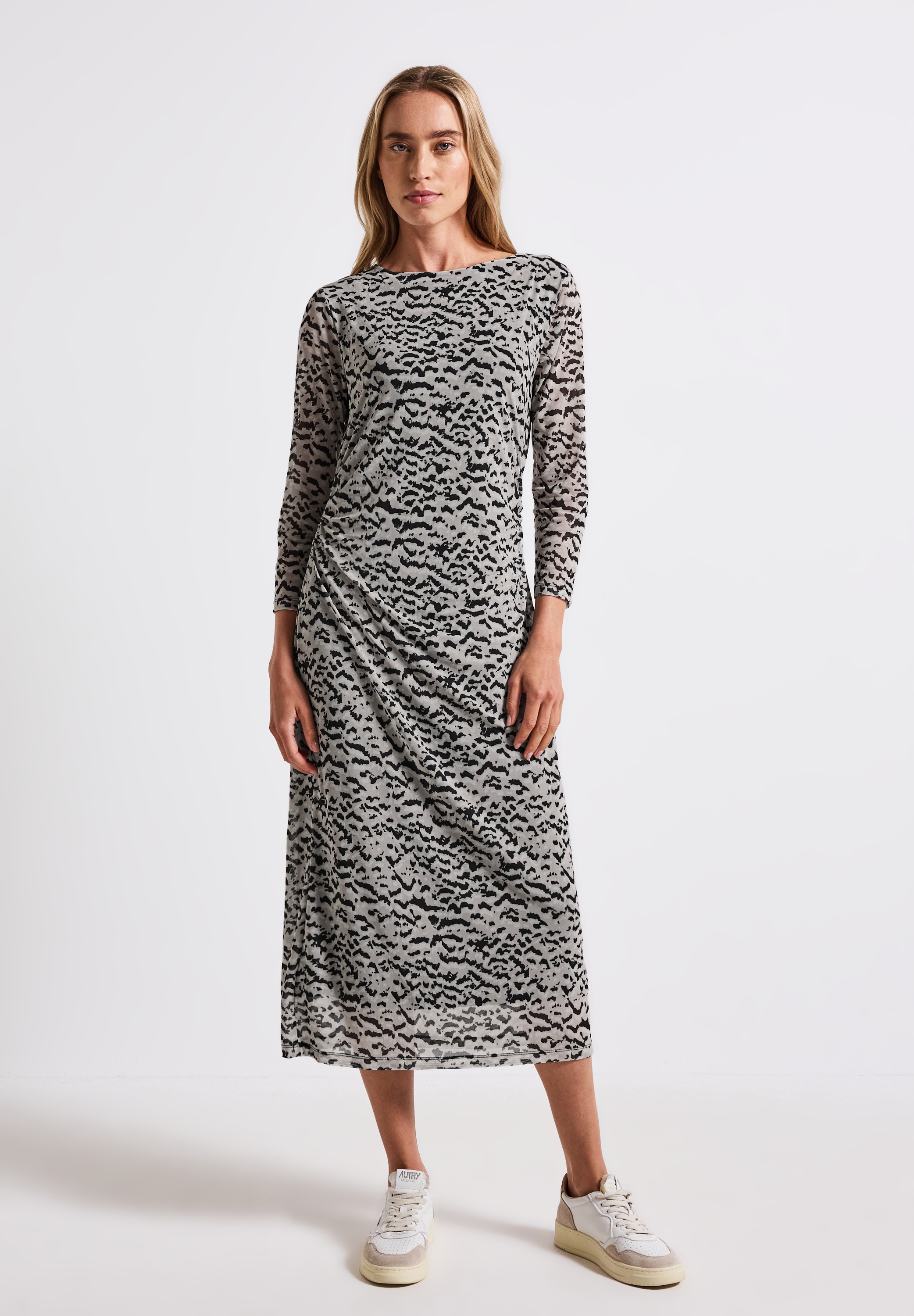 Midikleid STREET ONE, Damen, Gr. 36, EURO-Größen, beige (morning beige), Stoff, Obermaterial: 95% Polyester, 5% Elasthan; Unterkleid: 100% Viskose, bedruckt, normal wadenlang, U-Boot-Ausschnitt, abgesteppt, Kleider Midikleid, mit Taillierung