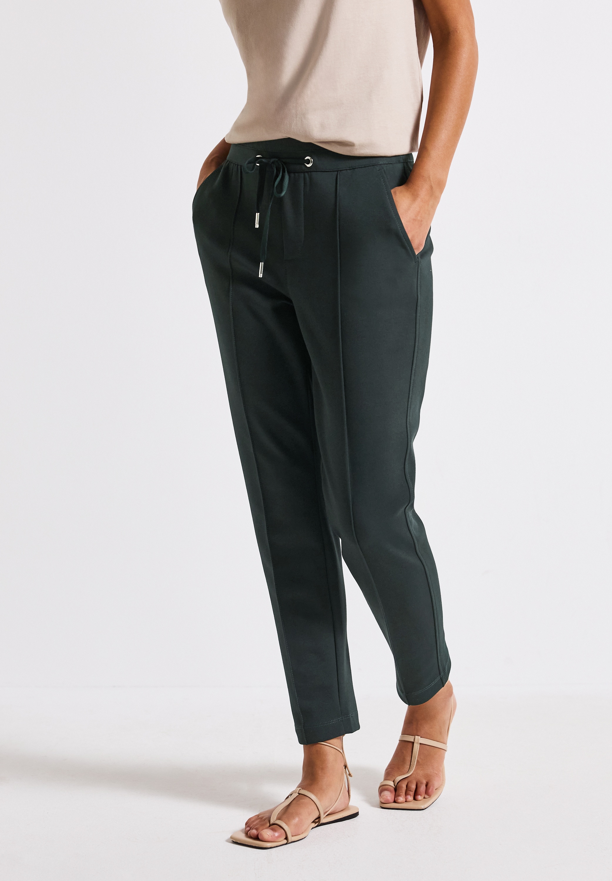 Jogger Pants STREET ONE, Damen, Gr. 46, Länge 28, grün (pine grove grün), Web, 52% Baumwolle, 41% Polyester, 7% Elasthan, unifarben, loose fit knöchelfrei, Hosen, Middle Waist
