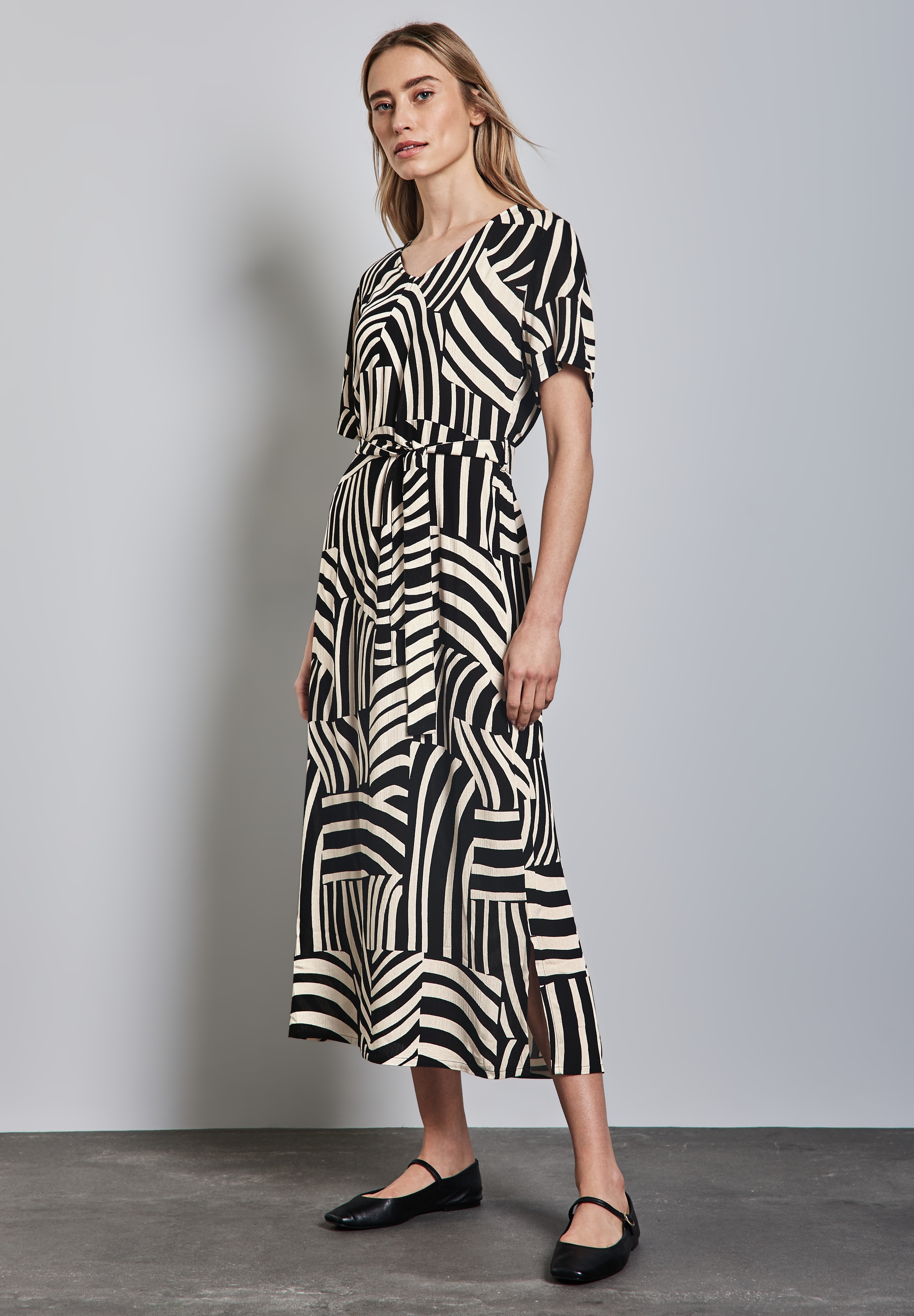 Maxikleid STREET ONE, Damen, Gr. 34, EURO-Größen, schwarz, Stoff, 100% Viskose, bedruckt, normal lang, V-Ausschnitt, Bündchen, Kleider Maxikleid, aus Viskose