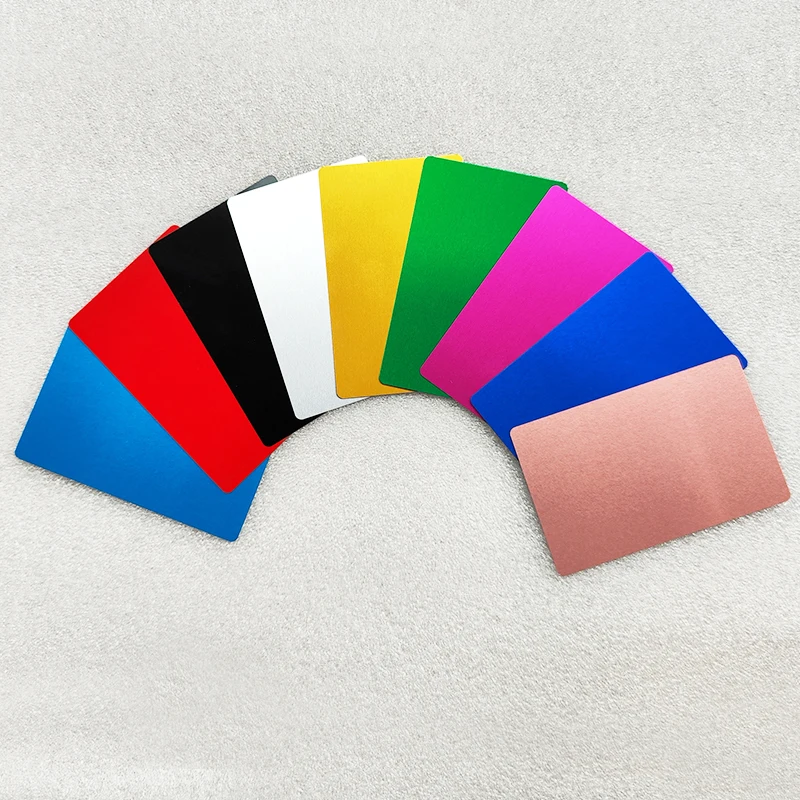 86 x 54 mm dick, 0,2–0,45 mm, Visitenkarten, mehrfarbiges Aluminiumlegierungs-Blechprüfmaterial für Laserbeschriftungsmaschine Image