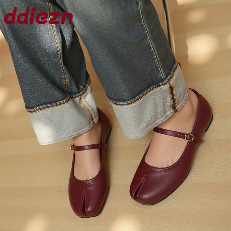 Fashion Strange Toe Footwear Shallow Mary Janes Flats Shoes For Women 2025 New Female Buckle Strap Ladies Flats Lolita Shoes
