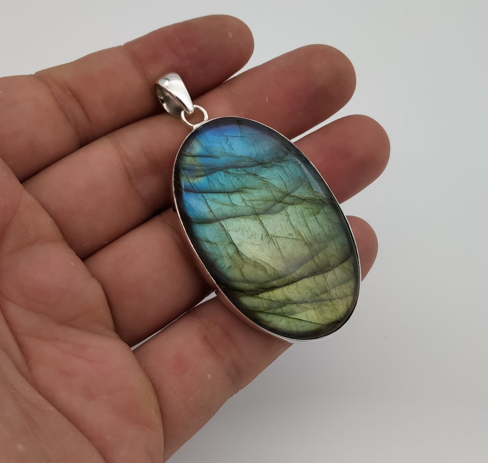 Ciondolo labradorite, ciondolo in argento sterling 925, collana labradorite, ciondolo labradorite blu, ciondolo labradorite naturale, ciondolo ovale
