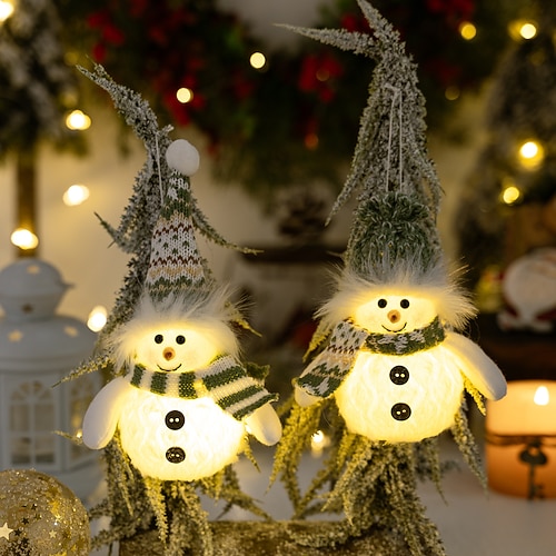 2er-Pack beleuchtete Weihnachtsschneemann-Plüschfiguren, winterliche Festtagsfiguren mit grüner Strickmütze, hängende LED-Weihnachtsschneemann-Puppen