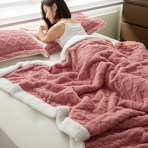 Kuscheldecke aus Sherpa-Fleece für Sofa und Bett, warme, korallenfarbene Samtdecke für den Winter, dicke, gemütliche Decke für ein Nickerchen im Büro und als Dekoration für Zuhause Image