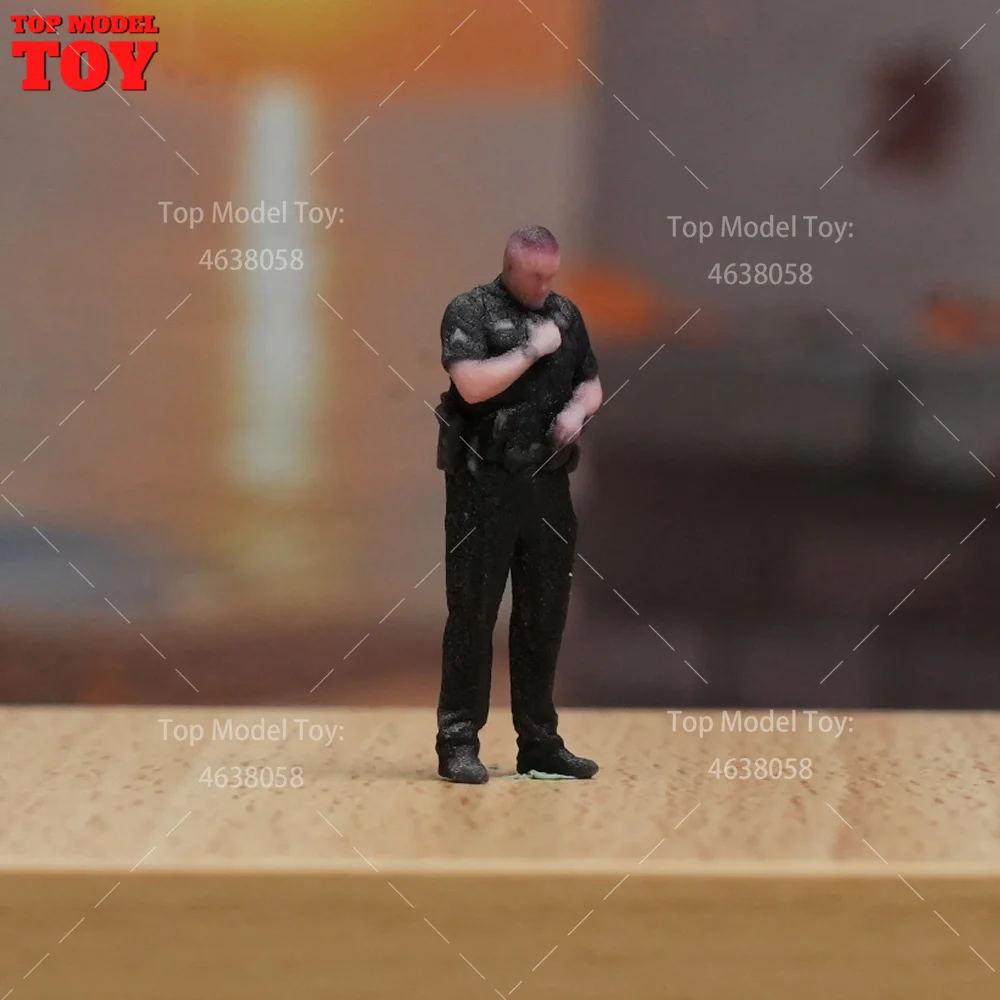 1/64 1/87 1/43 1/24 1/18 Skala Fett Polizei Halten Walkie-talkie 3D Druck Männliche Szene Requisiten Figuren Modell für Autos Fahrzeuge Spielzeug Image