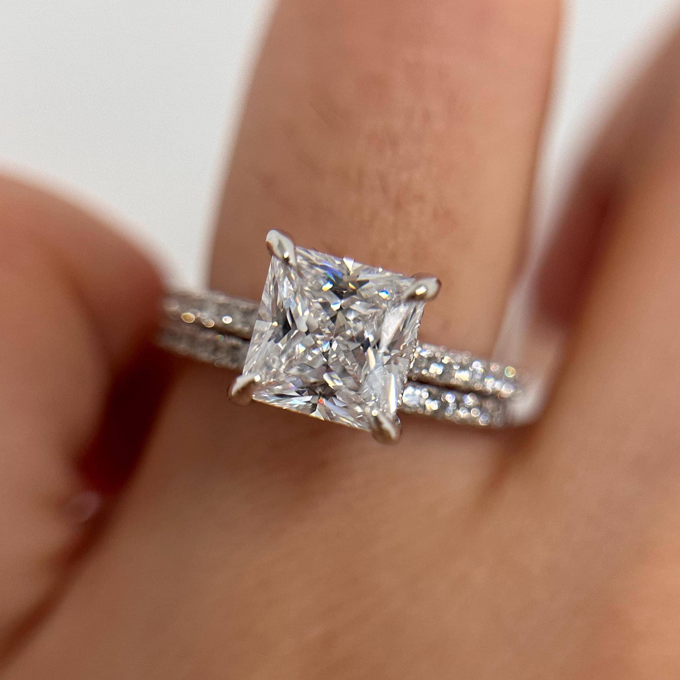 Princess Cut Braut Set Ring, 2 CT Princess Cut Farblos Moissanite Versteckter Halo-Ehering-Set mit passender Band Perfekte Braut Set Geschenk