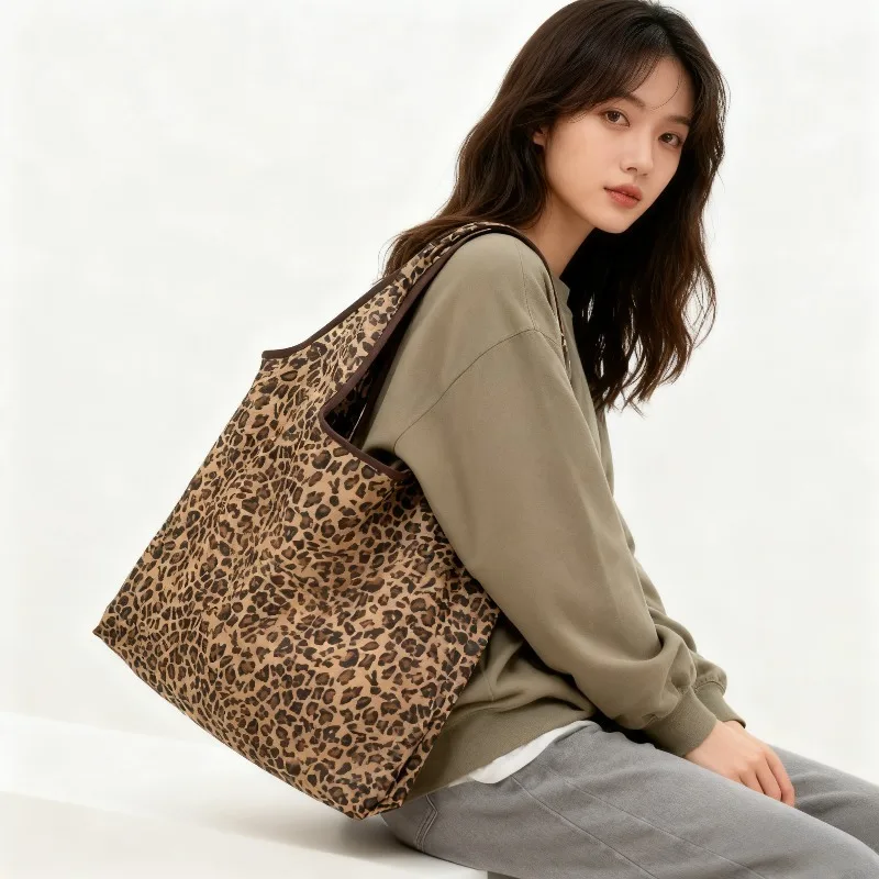 Faltbare Tragetasche mit Leopardenmuster, leichtes Polyester, auslaufsicher, wiederverwendbar, für Shopping, Reisen, Arbeit Image