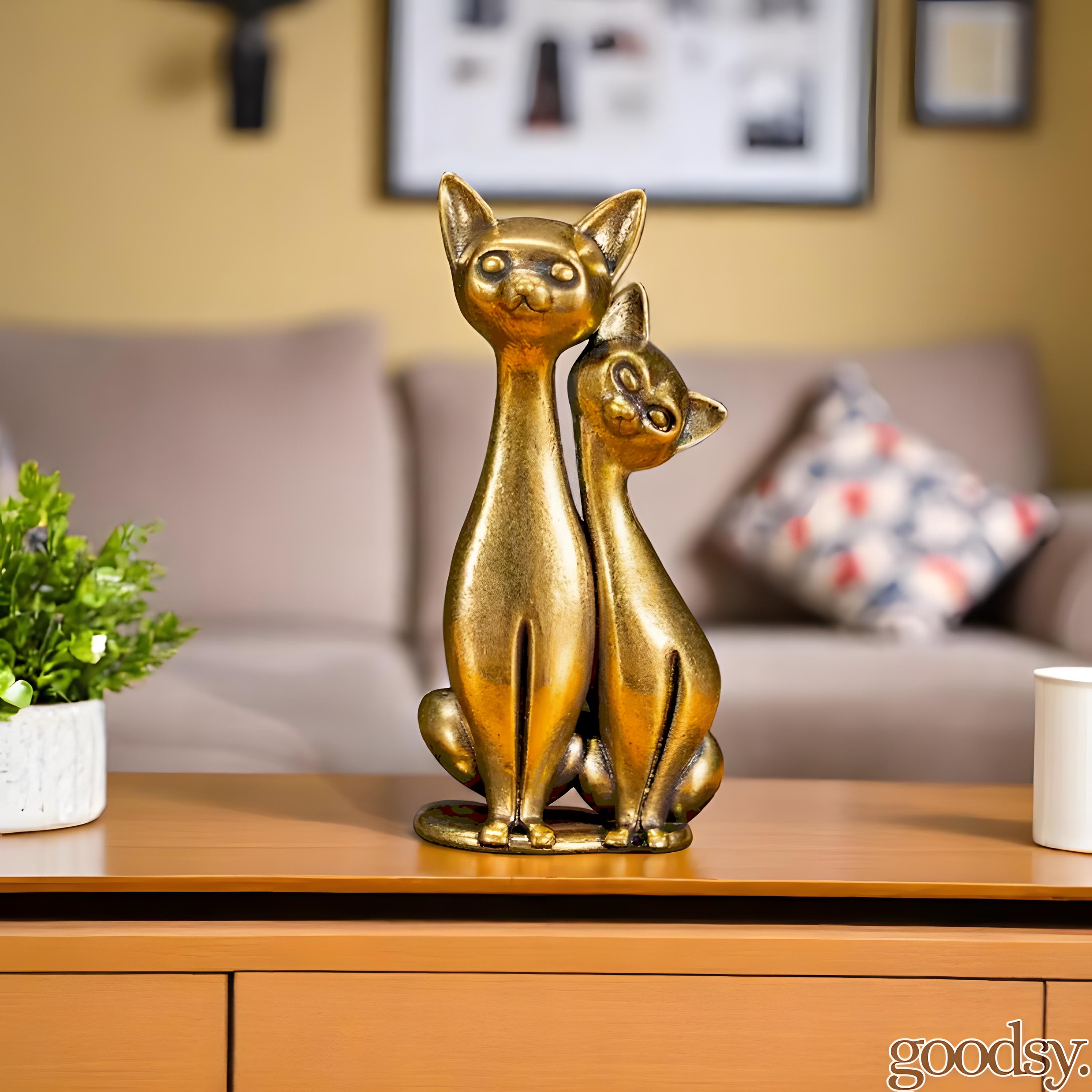 Statuetta vintage in ottone raffigurante una coppia di gatti: elegante decorazione per la casa