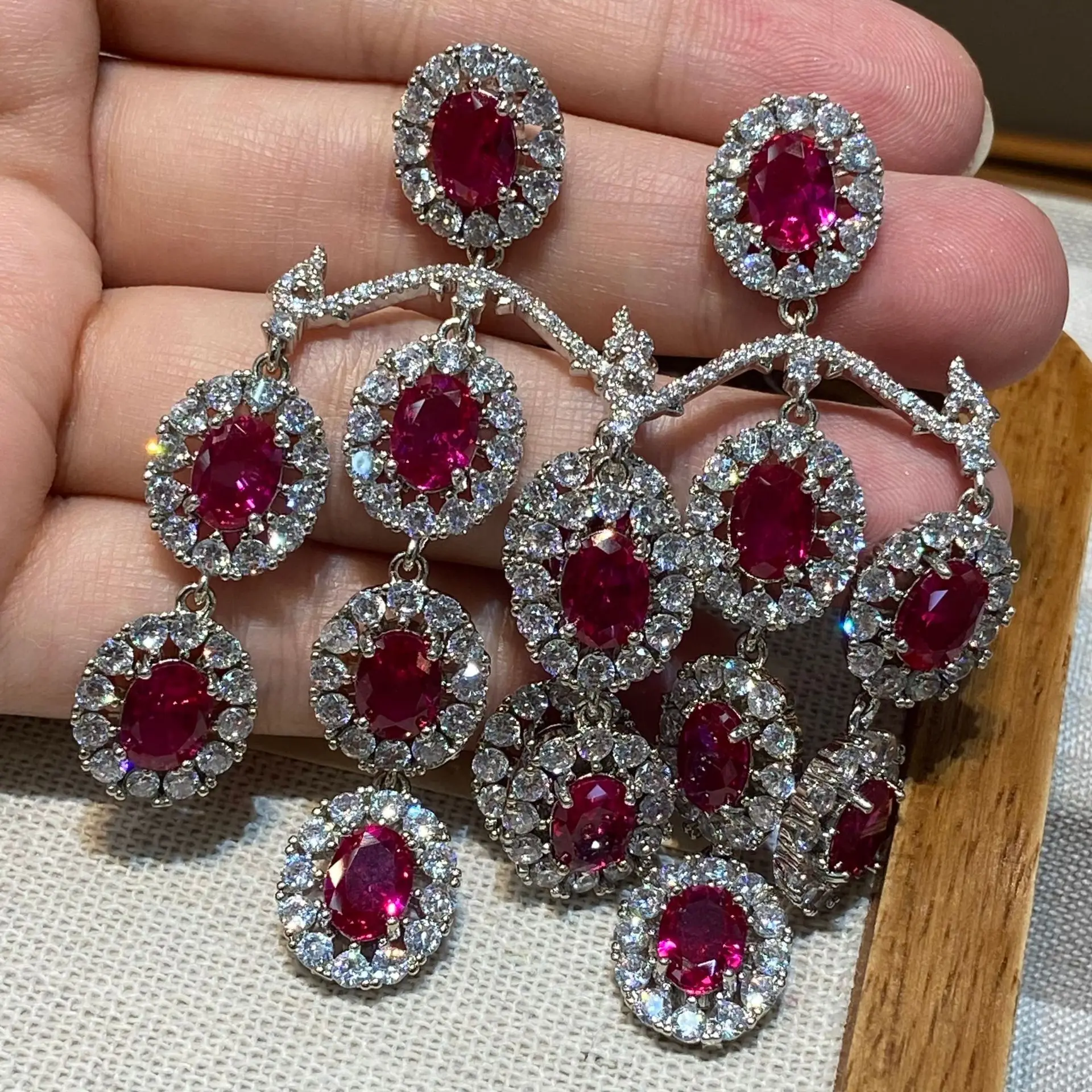 Damen-Ohrringe im Vintage-Stil, luxuriös, rote Jade, Quaste und Zirkon Image