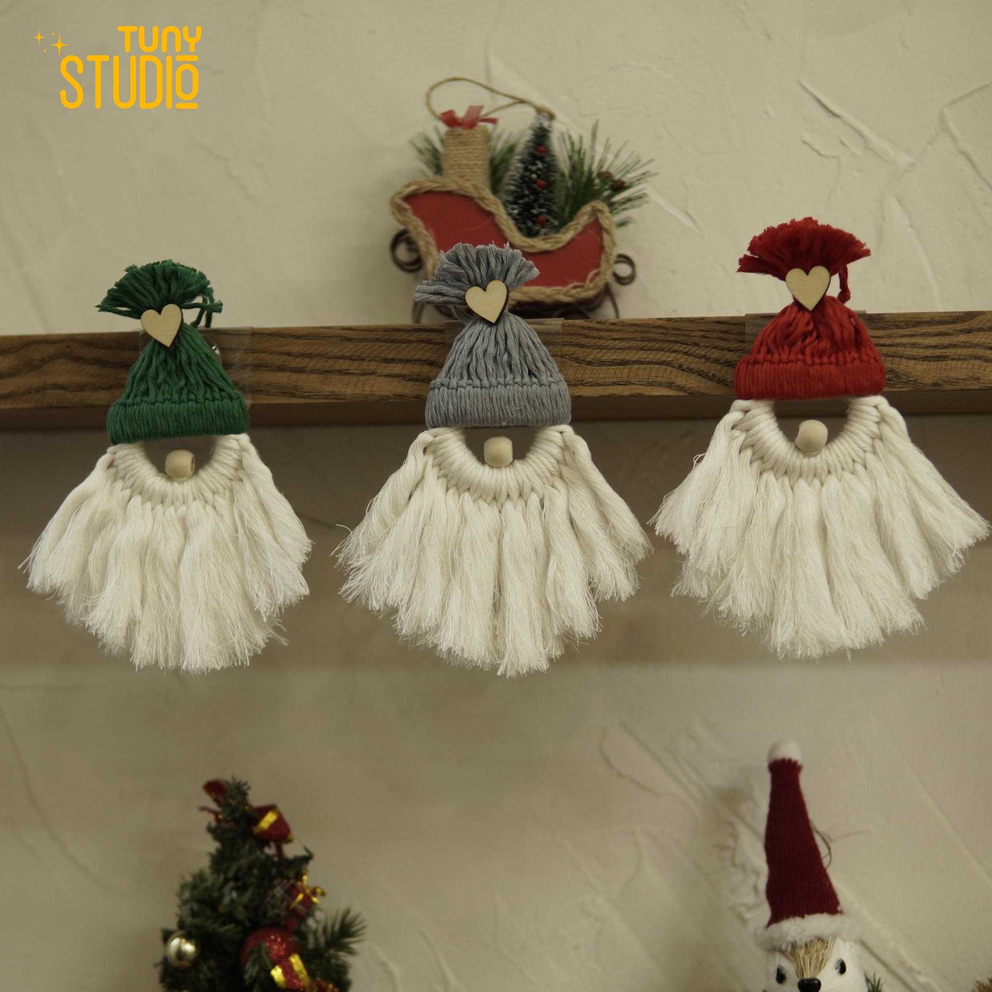 Gnomi magici in macramè per un accogliente decoro natalizio, ornamento in macramè, ornamenti natalizi, ornamenti in macramè, mini gnomo di Natale - T3