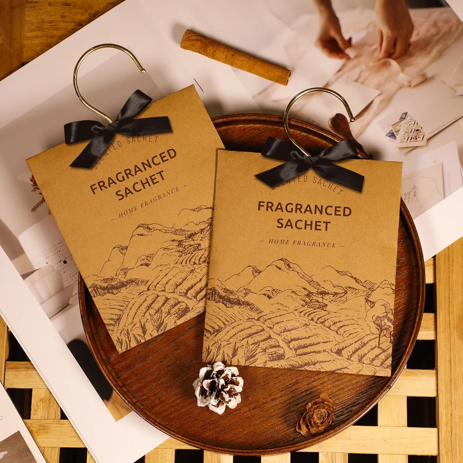 Langlebiges Duftsäckchen-Hängeornament für Zuhause und Auto – Geruchsbeseitiger für Kleiderschränke, Schränke, Schlafzimmer, frische Duftluft Image