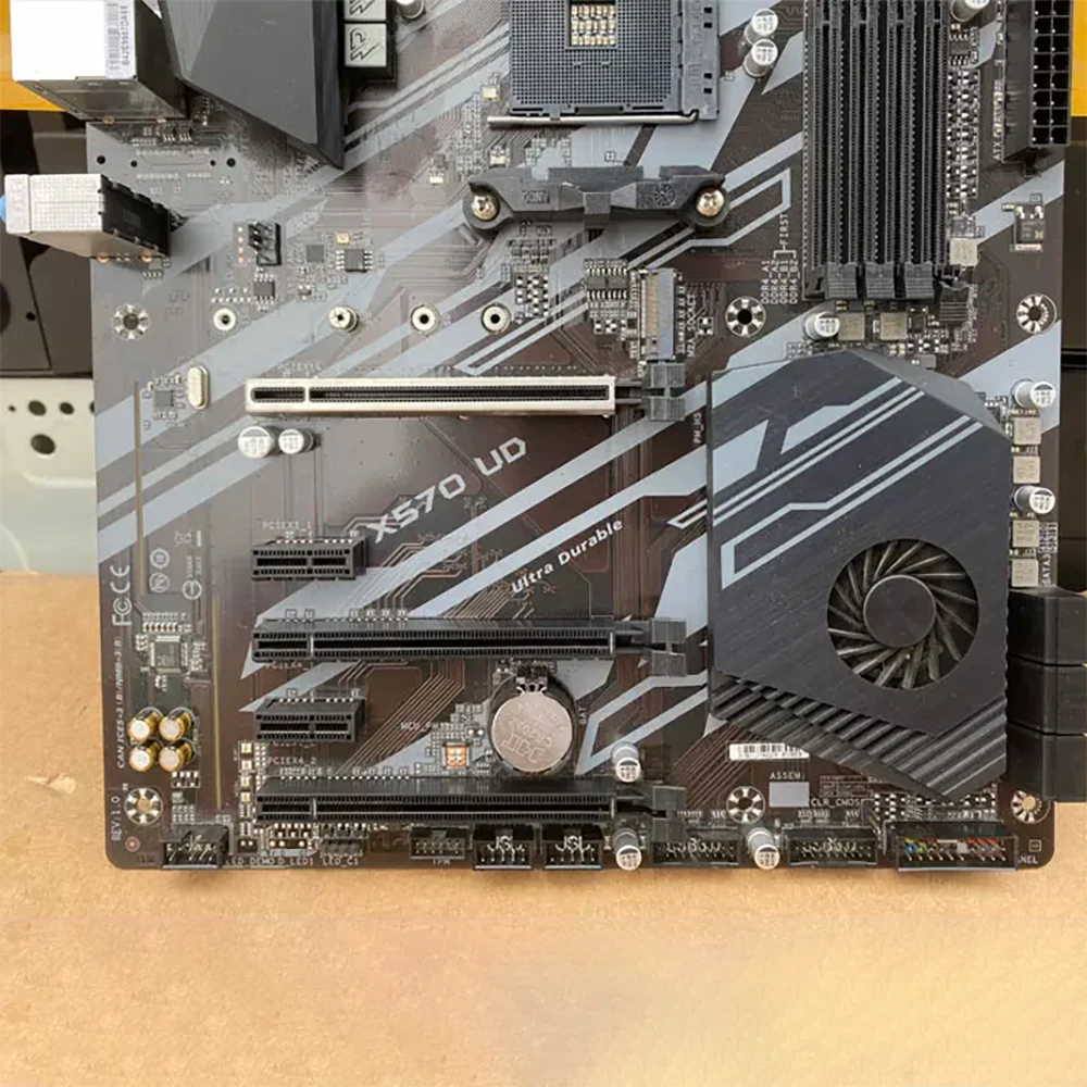 Unterstützt DDR4 WIFI 6 M.2 PCIE 4.0 Ryzen 5 5600 5000 5700x Prozessor AM4 X570 UD Image