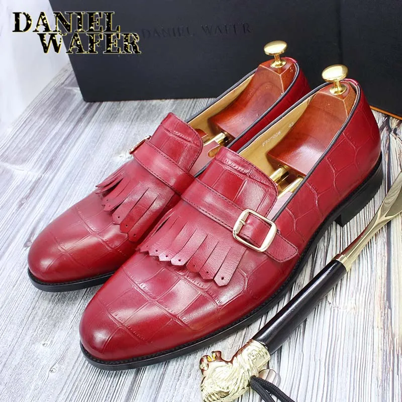 Mode männer Müßiggänger Männer Neue Kleid Leder Schuhe Hochzeit Schwarz Rot Steine Drucke Schnalle Quasten Faulenzer Casual Männer Party schuhe