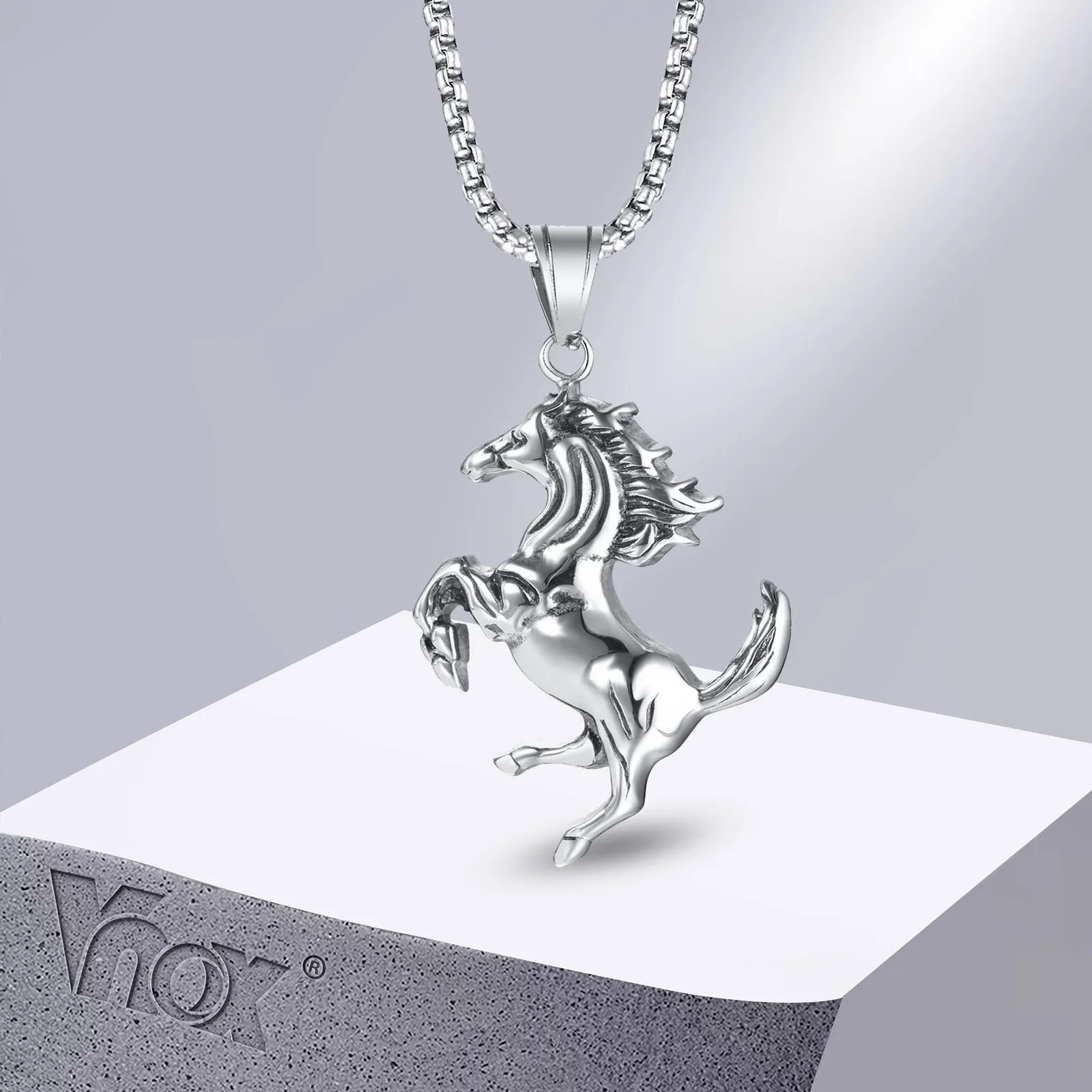 Vnox Herren-Pferde-Halskette, Rock-Punk-Edelstahl-Rennpferd-Anhänger, Statement-Schmuck für Männer mit Glückskragen Image