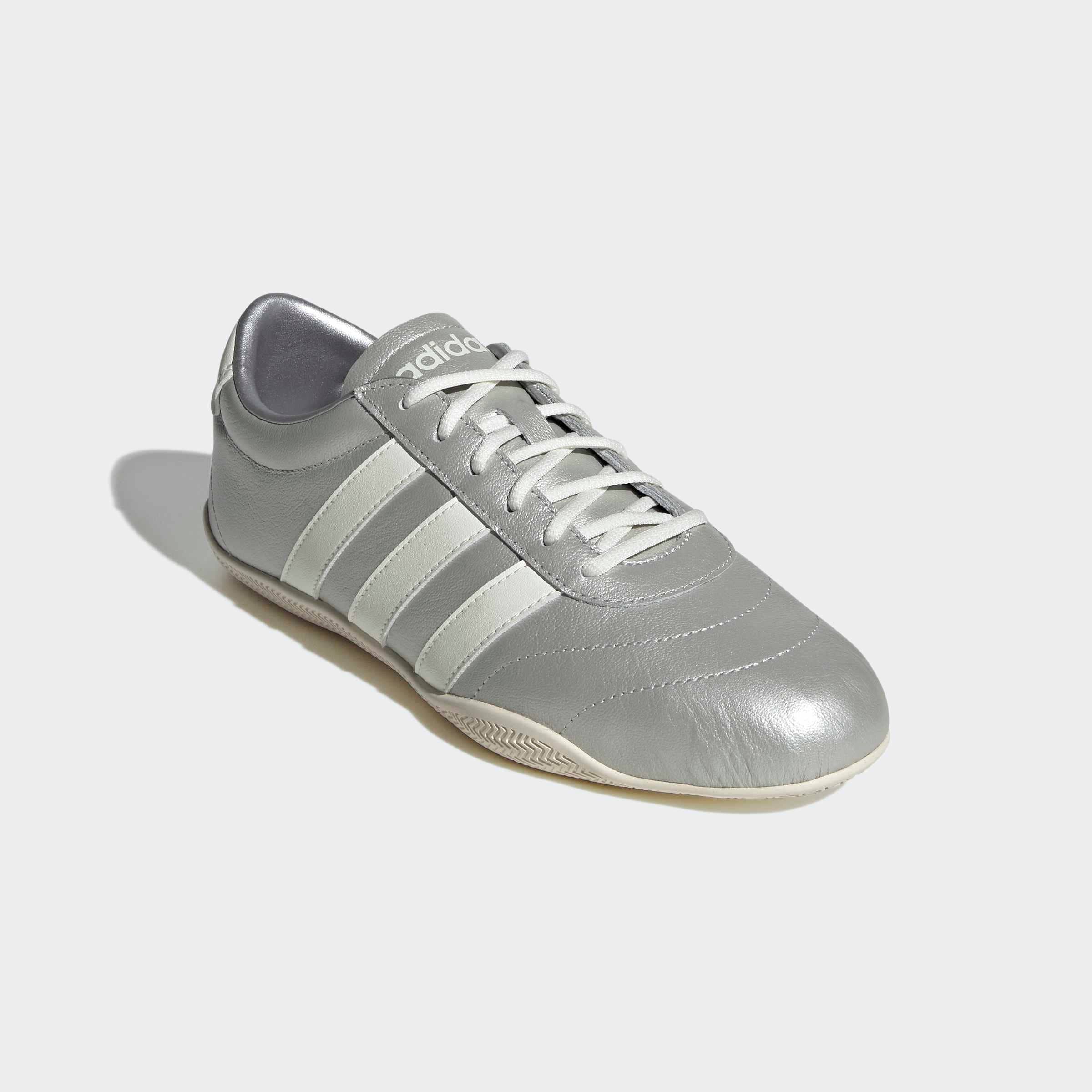 Sneaker ADIDAS SPORTSWEAR "GRAND COURT LO", Damen, Gr. 40,5, silber metallic, sanftes weiß, cloud weiß, Leder, Synthetik, Schuhe Sneaker, Design auf den Spuren des adidas Superstar