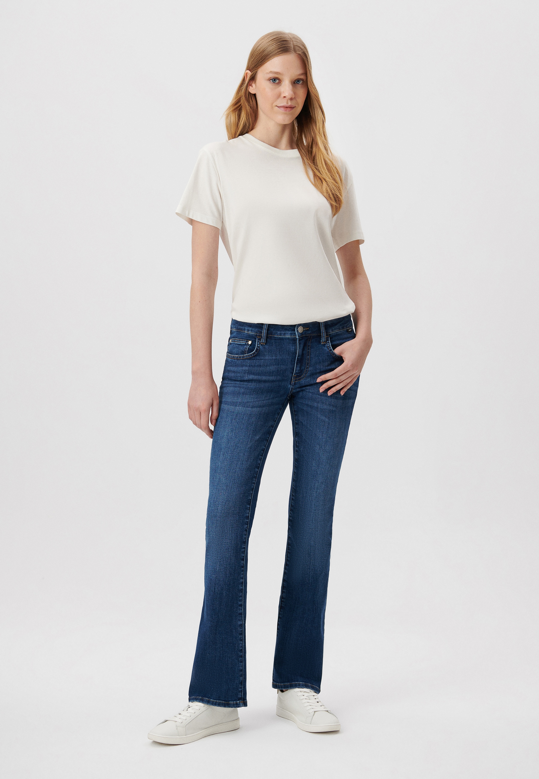 Bootcut-Jeans MAVI "BELLA MID-RISE", Damen, Gr. 26, Länge 32, blau (schwarz brushed str), 80% Baumwolle, 18% Polyester, 2% Elasthan, bootcut fit lang, Jeans, Bootcut Jeans Image