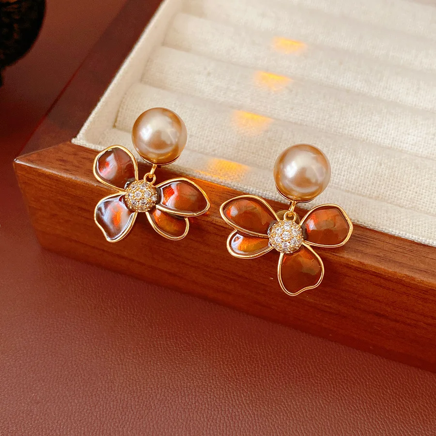 18k Vergoldung Retro Tropft Öl Blume Ohrstecker frauen Intarsien Zirkon Simulierte Perle Ohrstecker Bankett Schmuck K1 Image