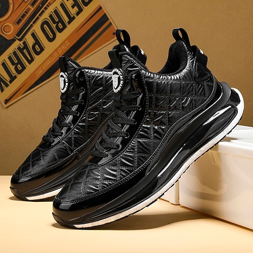 Rote und schwarze Herren-Sneaker mit hoher Performance – strapazierfähige Sportschuhe mit gepolsterter Sohle, ideal zum Laufen, fürs Fitnessstudio und für sportliche Freizeitaktivitäten, stylisch und bequem.