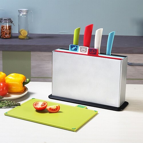 Das lebensmittelechte Schneidebrett wird mit einem Aufbewahrungsgestell geliefert, die Schneideblöcke sind zur übersichtlichen Sortierung beschriftet, es ist leicht zu reinigen und beidseitig Image