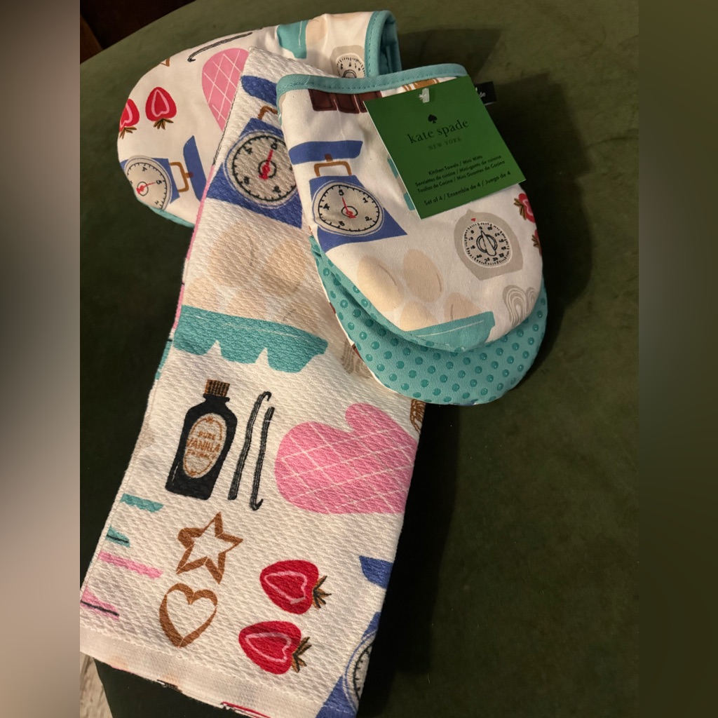 Kate Spade Kitchen | Kate Spade Vibrant Kitchen Set Of 4: 2 Adorable Towels/2 Coordinating Mini Mitts | Color: Blue/Pink | Size: Os