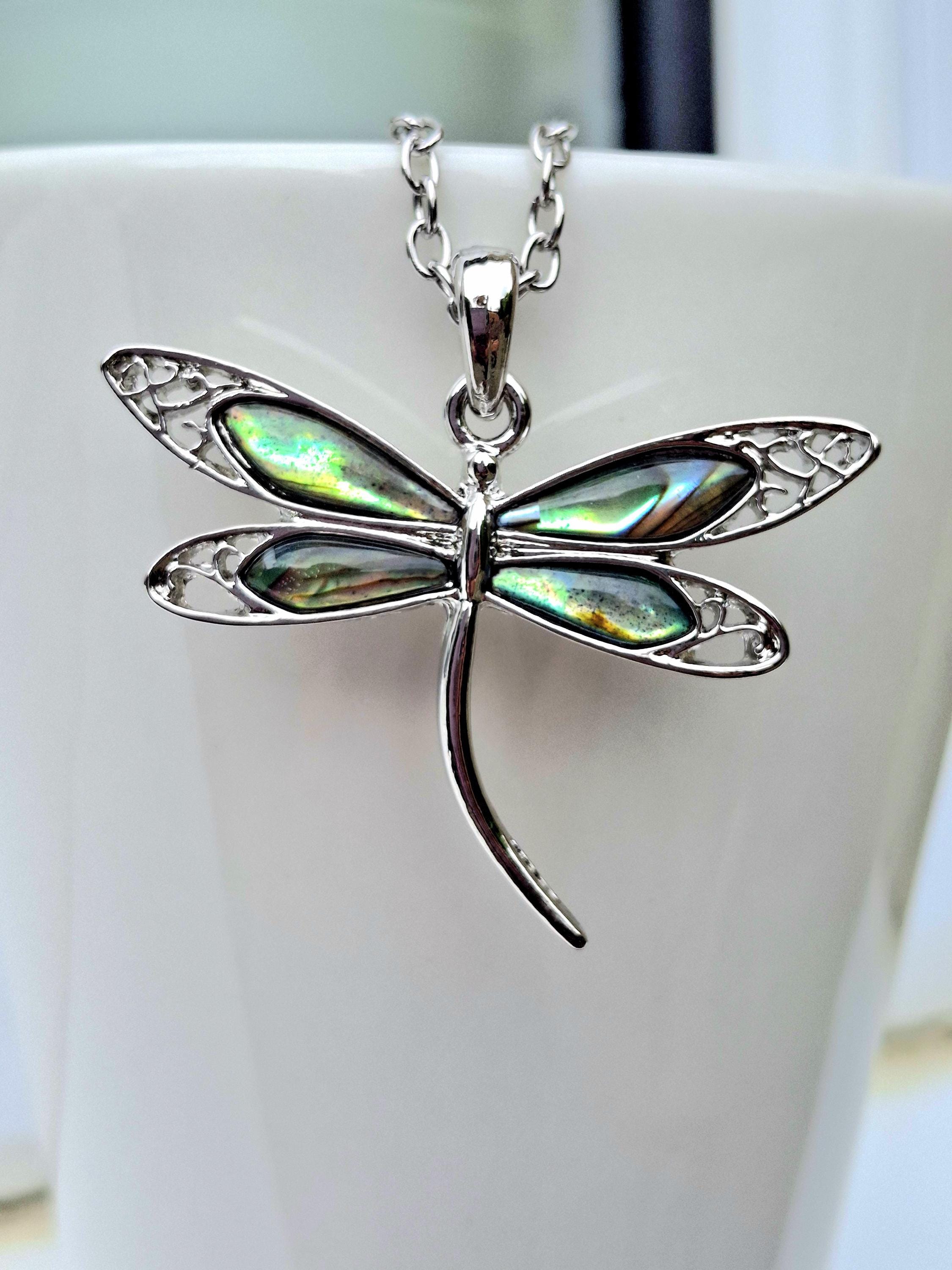 Collana con libellula, ciondolo con libellula, libellula in abalone, gioielli con libellula, collana in abalone, regali con libellula, regalo per lei,