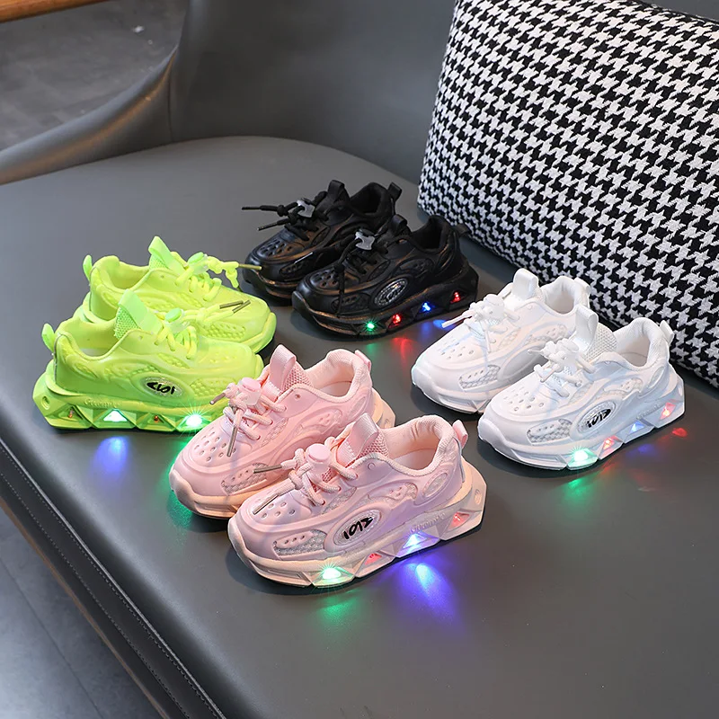 2023 Jungen neue Cartoon Turnschuhe Kinder Baby Frühling atmungsaktive Mesh führte leuchtende Sportschuhe Kinder lässig Herbst leuchten Schuhe Image