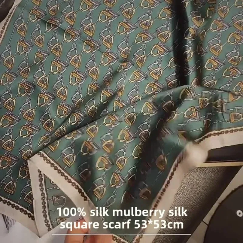 53 x 53 cm leichtes Halstuch – atmungsaktiver und weicher Retro-Schal aus grüner Maulbeerseide – luxuriös Image