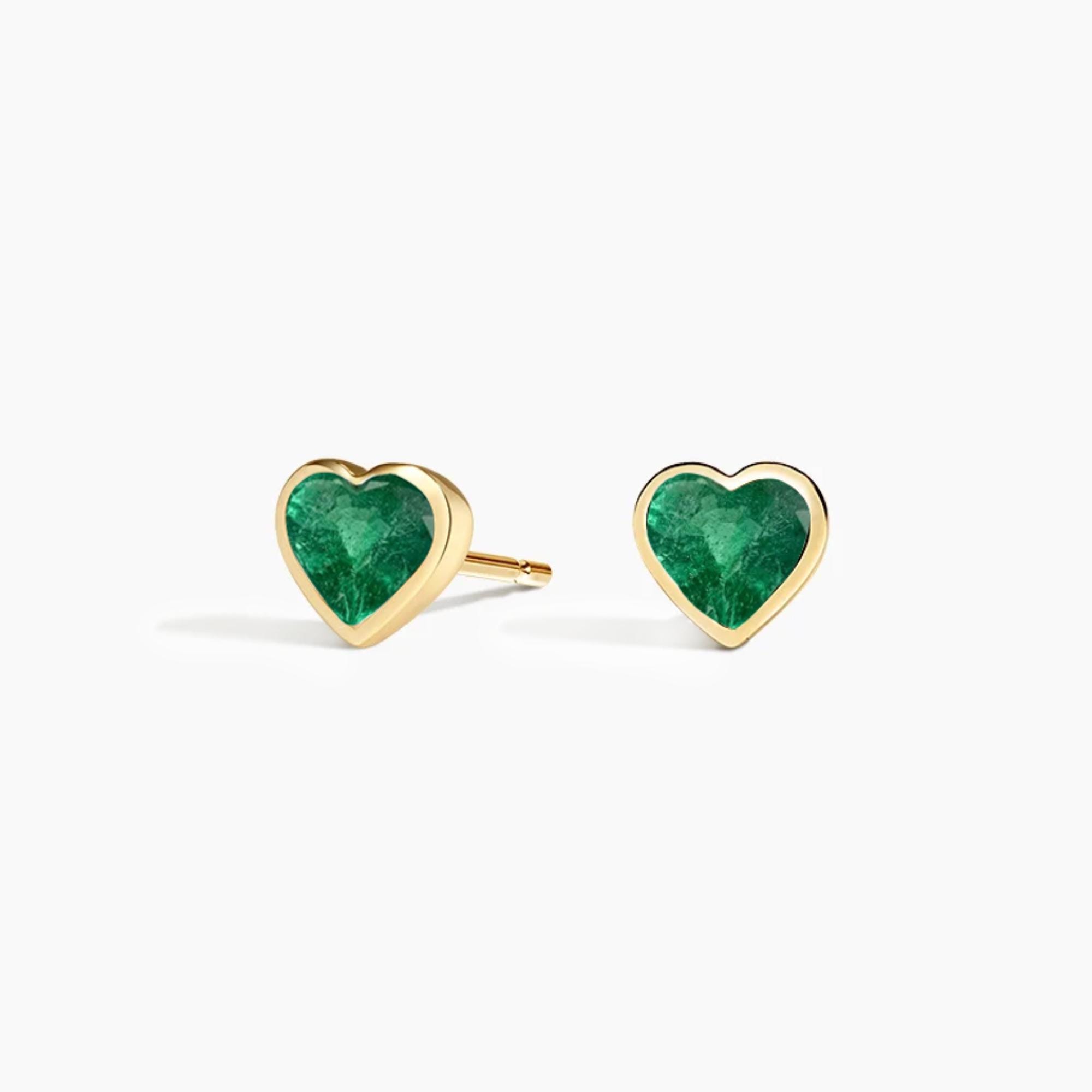 Orecchino a cuore in oro massiccio 14k, orecchino a cuore con smeraldo naturale di qualità AAA, orecchini a perno a cuore, orecchini a perno minimalis