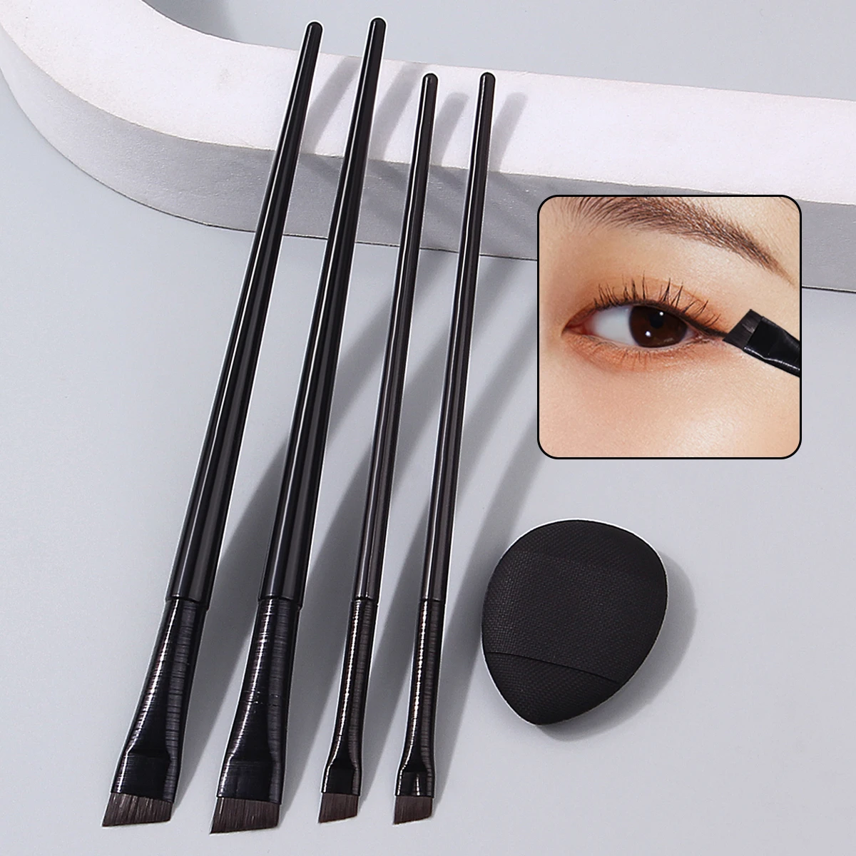 5 praktische Augen-Make-up-Werkzeuge: Feiner Eyeliner-Detailpinsel mit abgewinkelter Klinge und weicher und nicht klebriger Mini-Puderquaste Image