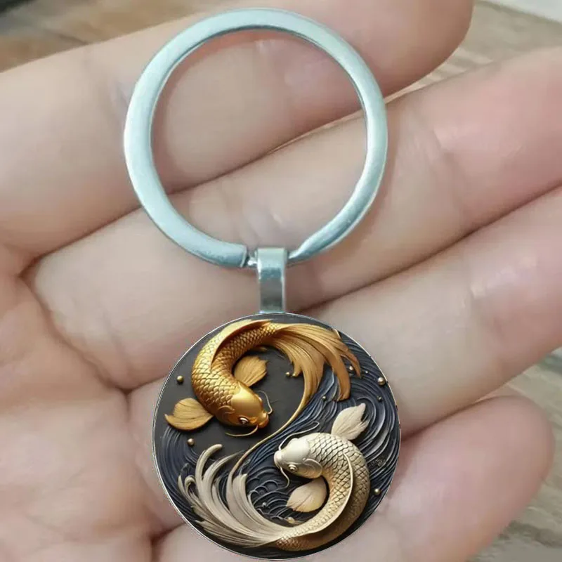 Koi-Schlüsselanhänger – Retro-Zinklegierung, schwarzes und goldenes Koi, ist ein Geburtstags-, Neujahrs-, Valentinstagsgeschenk Image