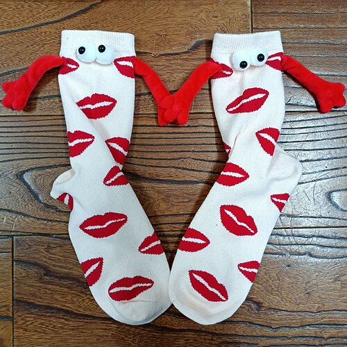 Herzförmige Magnetsocken für Paare zum Valentinstag, atmungsaktive, wadenlange Socken mit Händchenhalten-Motiv, das perfekte Valentinstagsgeschenk, ideal für Paare, kuschelig und stylisch für die Image