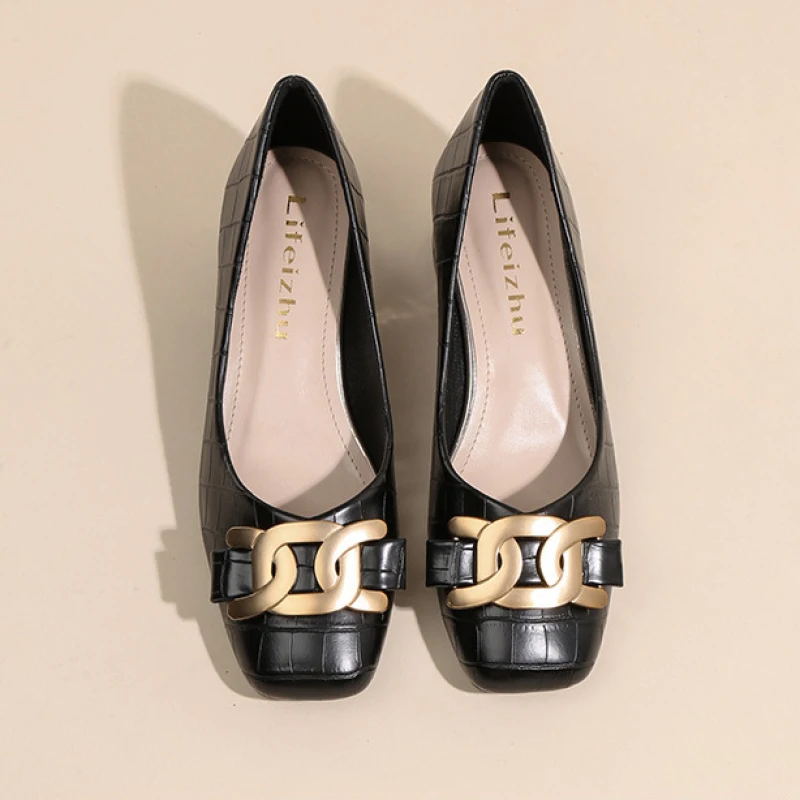 Plus Größe 35-43 Frauen Pumps Med Ferse Platz Toe Pumps Büro Dame Leahter Schuhe Große Gold Metall Kette weichen Sohlen Slip auf Schuhe
