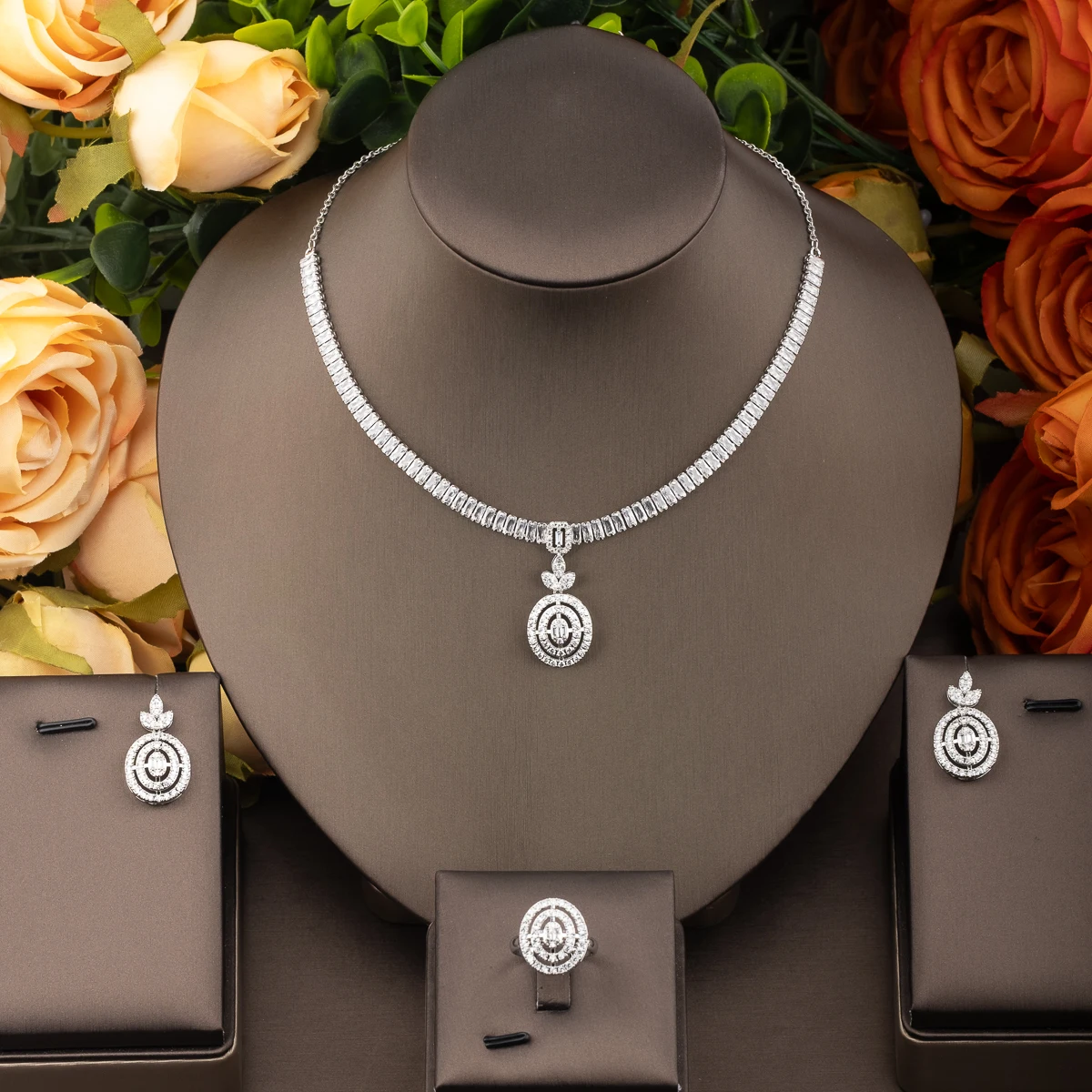 1 Set aus schlichten und stilvollen Halsketten-, Ohrringen- und Ringset mit rundem Zirkonia-Zirkonia, geeignet für den täglichen Gebrauch und Partys von Frauen, Geschenkbox nicht im Lieferumfang Image