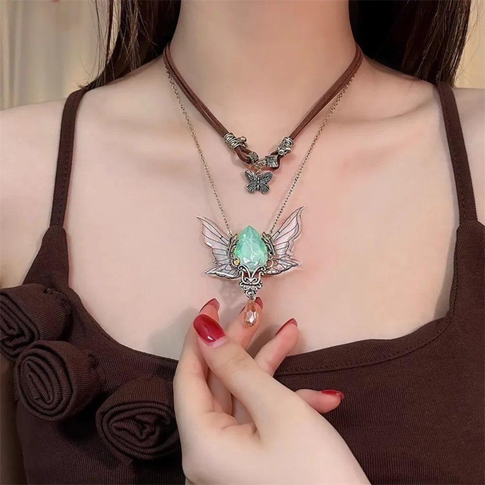Collana vintage con ali di strass Collana con ciondolo in cristallo Gioielli con collo Farfalla impilabile Girocollo Temperamento Catena con clavicola a doppio strato