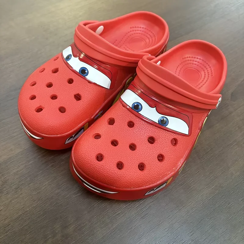 Disney Cartoon Pixar Lightninged Mcqueens Loch Hausschuhe Solide Wasserdichte Hausschuhe Fit Outdoor Sandalen Atmungsaktive EVA Schuhe Geschenk
