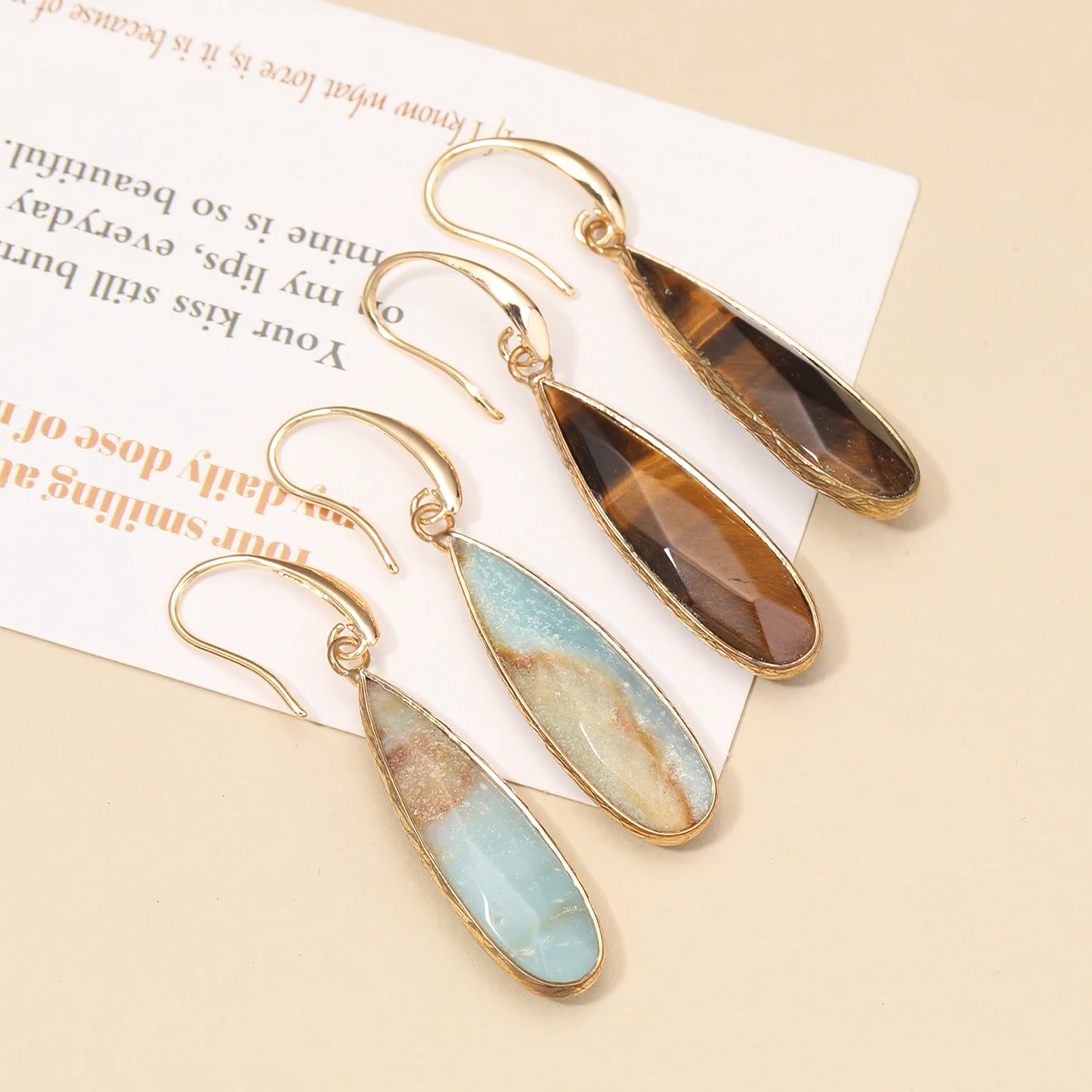 Modische Damen-Ohrringe, Naturstein, Tropfenform, rosa, kristallklarer Quarz, heilender Energiestein, einfacher modischer Schmuck