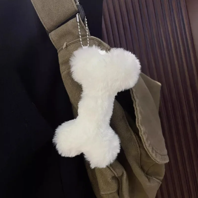 Niedlicher und trendiger Hundeknochen-Anhänger, kreatives Plüschtier, Schultasche für Paare, Schlüsselanhänger-Anhänger und Dekoration für die Autovermietung Image