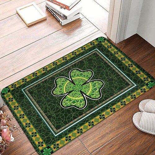 Fußmatte zum St. Patrick's Day, irisches vierblättriges Kleeblatt-Design, Eingangsmatte, festlicher grüner Kleeblatt-Türteppich für die Feierlichkeiten zum St. Patrick's Day. Image