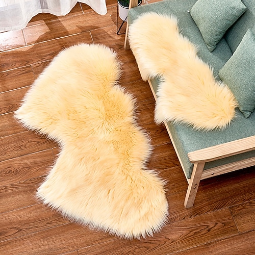 Herzförmiger, flauschiger Teppich, stilvolle Fußmatte im europäischen Stil, Sofakissen und Fußhocker für Wohn- und Schlafzimmerdekoration Image