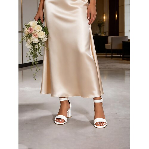 Elfenbeinweiße Sandalen mit Blockabsatz für Damen, elegante Brautjungfernschuhe mit Knöchelriemen für Hochzeiten in Luxushotels Image