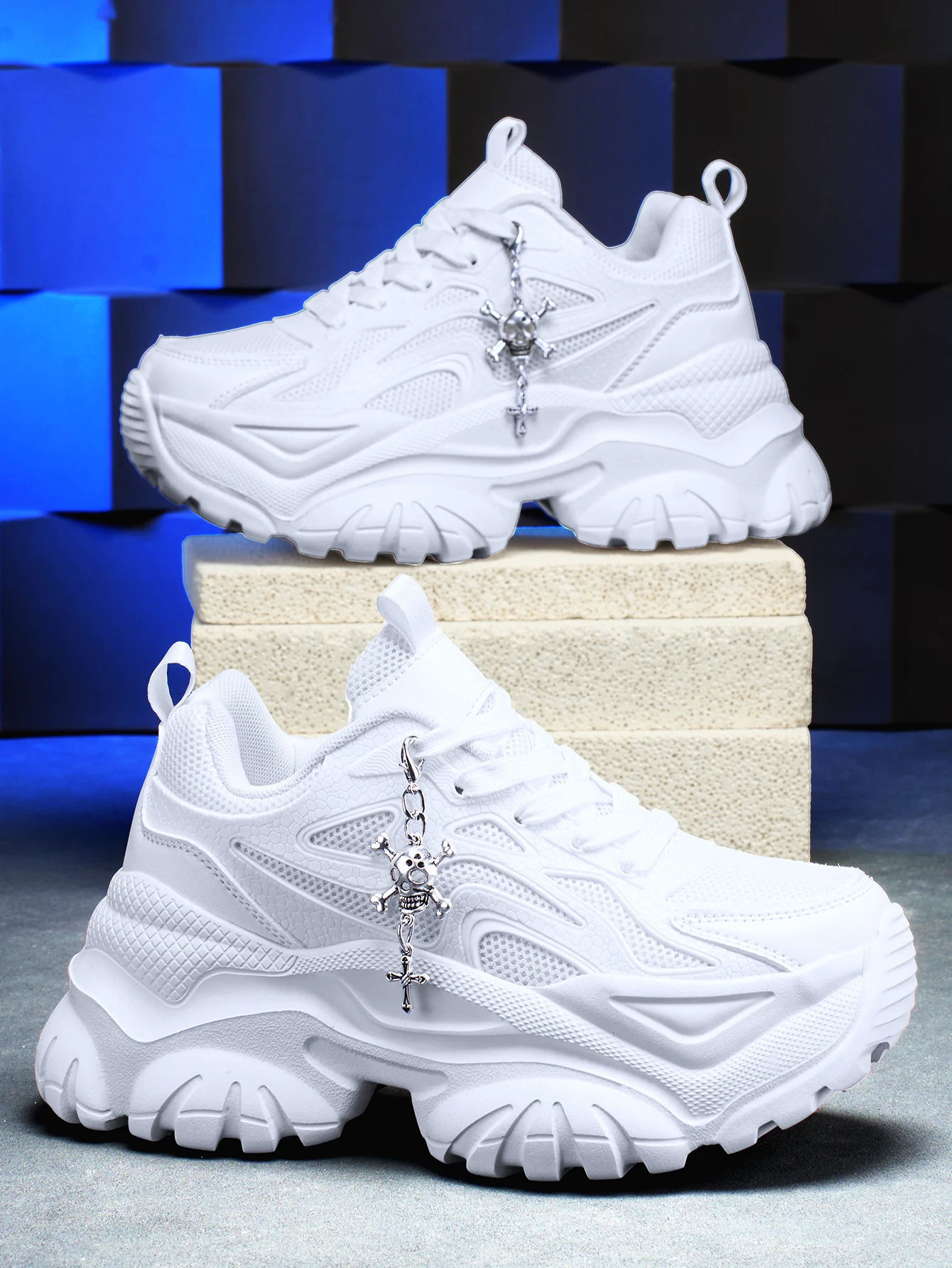 Damen-Sneaker, höhenvergrößernd, 7 cm, modisch, lässig, mit 3D-DIY, abnehmbarer Metall-Silber-Kreuz-Schädel-Dekoration, Kette, Schuhzubehör für den Einsatz im Freien in allen Jahreszeiten mit dicken