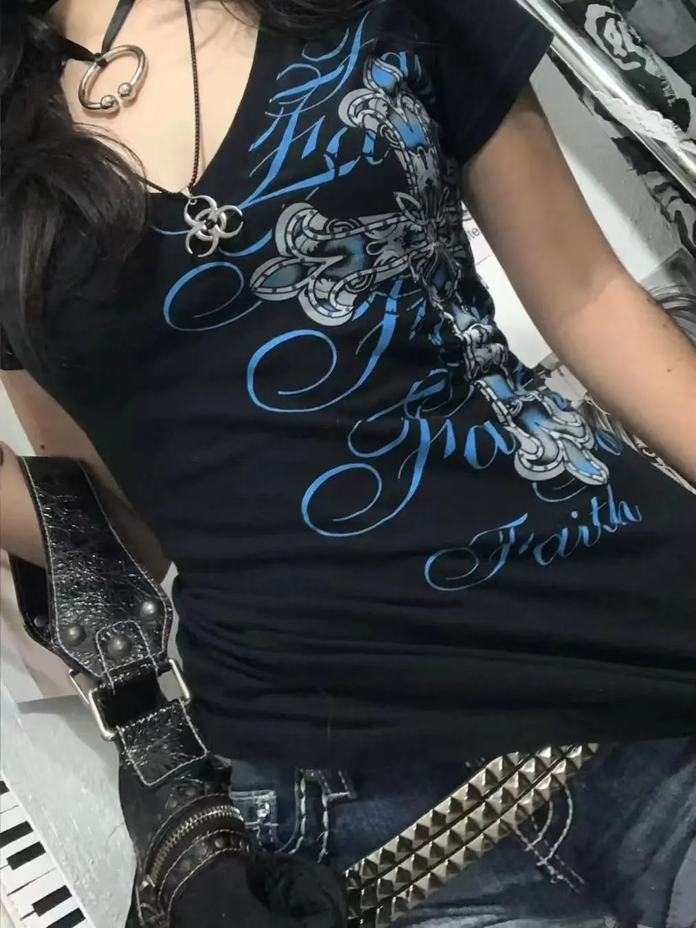 Rock Gothic Streetwear Letter Cross Graphic T shirts Gyaru 2000s Clothes Harajuku Top Women V-neck Tees Sweet Y2k Vintage tshirt