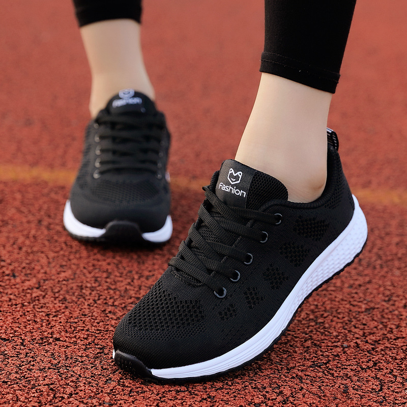 Women Aqua Shoes Summer Air Mesh, Quick Dry Water Sneakers, Outdoor Sport Running Shoes Unisex white 39