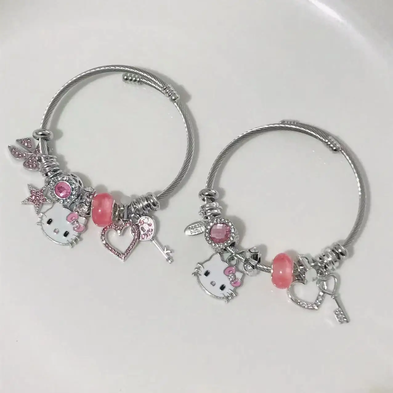 Süßes neues Sanrio Hello Kitty Armband rosa Perlen Anime Hand Ornament Modeschmuck Damen Mädchen Urlaubsgeschenke