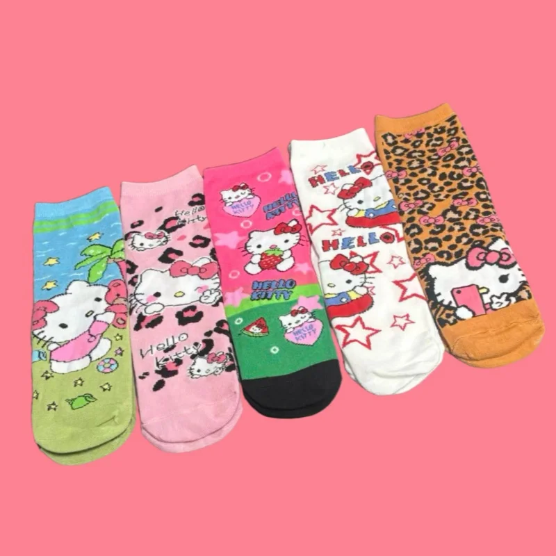 Europäische Größen 36-42,1/5 Paar Sanrio Hello Kitty Cartoon Anime Cosplay Mid-Calf Socken für Damen