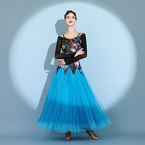 Grünes, florales Samtoberteil, pinkfarbener Tüllrock, schulterfrei, lange Ärmel, Walzerkleid, moderner Standard, Turnierkleidung Image