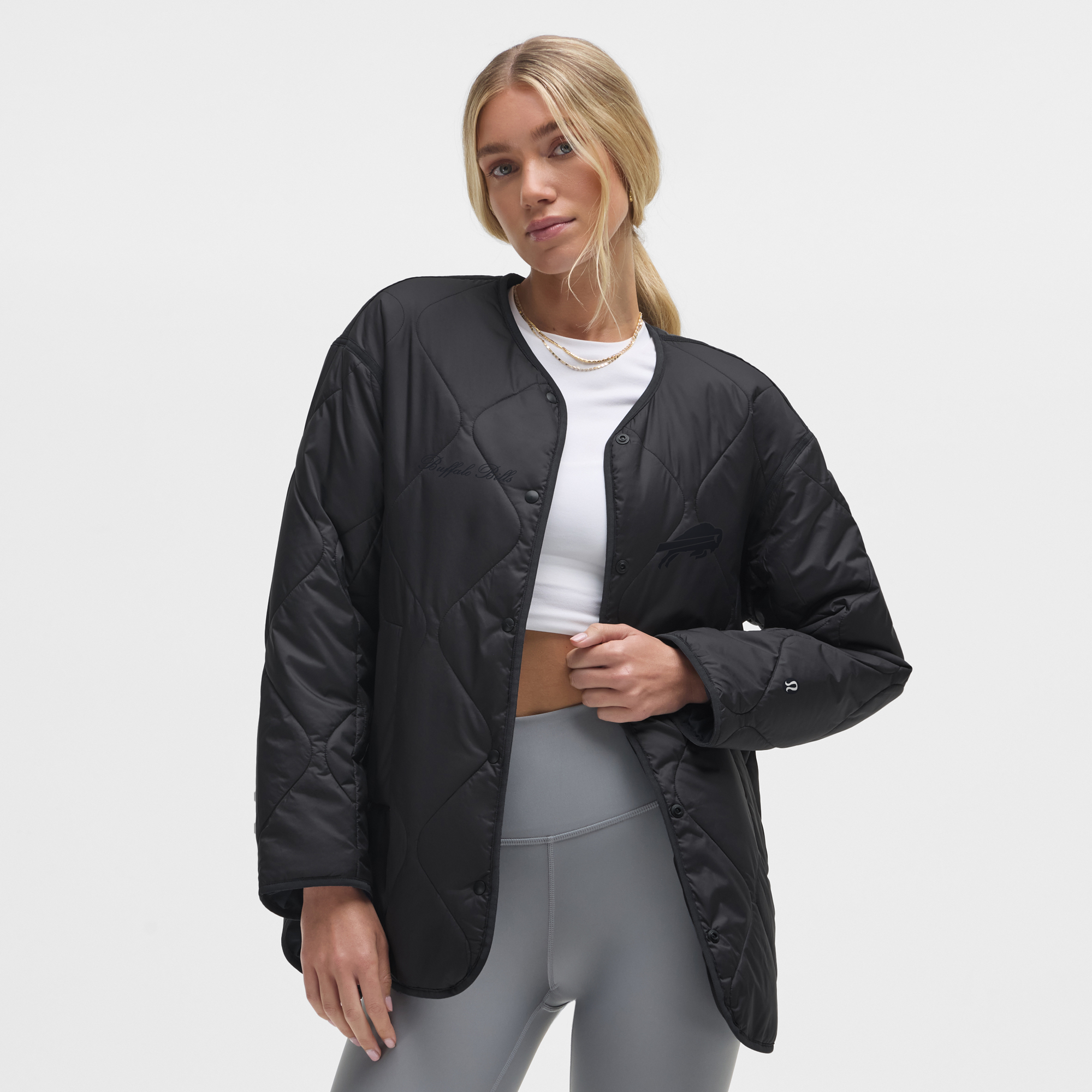 Damen-gesteppte, isolierte Lululemon Obsidian Buffalo Bills-Innenjacke mit durchgehendem Druckknopfverschluss Image