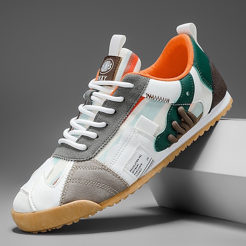 Blaue und weiße Herren-Sportsneaker aus Kunstleder – leichte und modische Schuhe für einen aktiven Lebensstil und Outdoor-Veranstaltungen Image