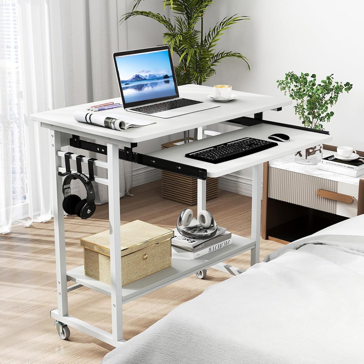 COSTWAY Schreibtisch mit Rollen, Tastaturablage, platzsparender Computertisch, PC-Tisch mit unterer Ablage und Haken, industrieller Laptop-Tisch Image